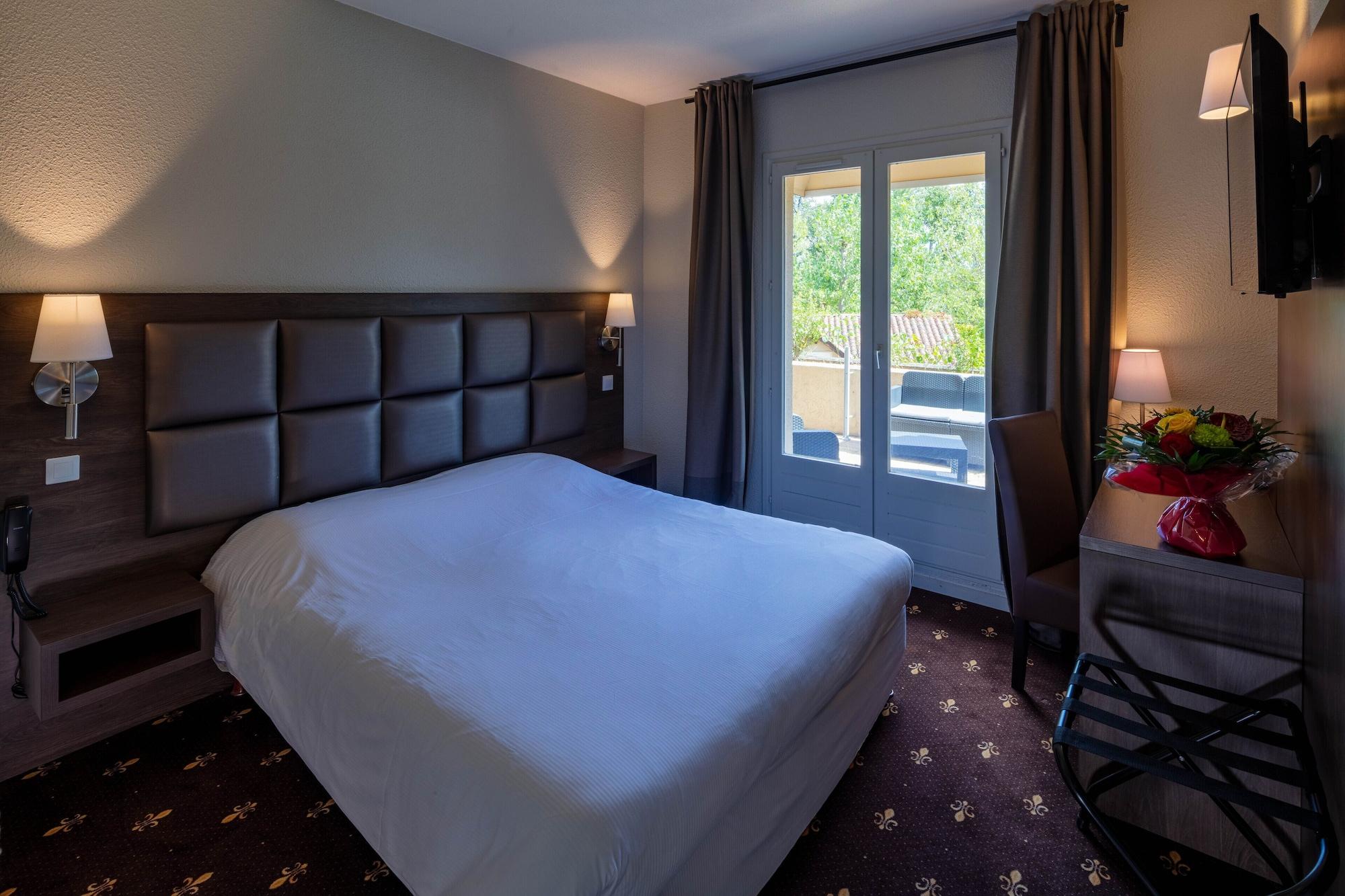 Logis Noemys Morgon Hotel 3*